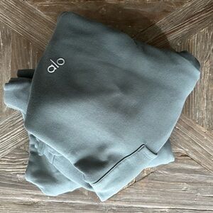 ALO YOGA Accolade Hoodie and Sweatpants Set Size M. Like NEW Sage  Green